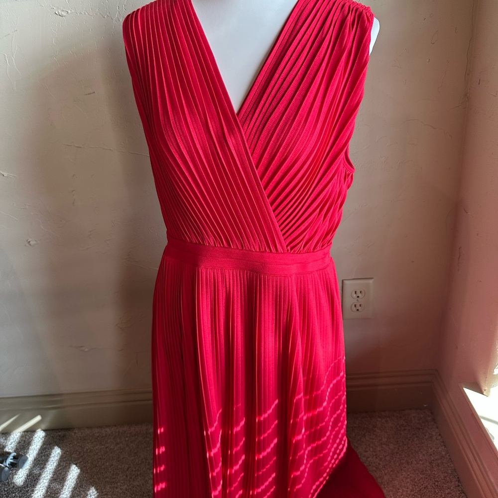 Elegant Red Pleated Dress Size Large